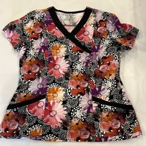 SCRUB TOP